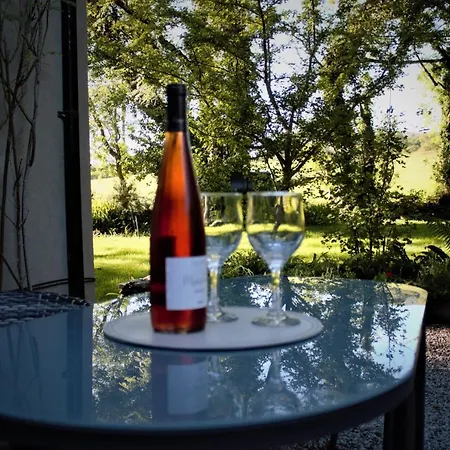 1 Bed Flat - Sleeps 2 - Parking - Wifi דירה קנמארה