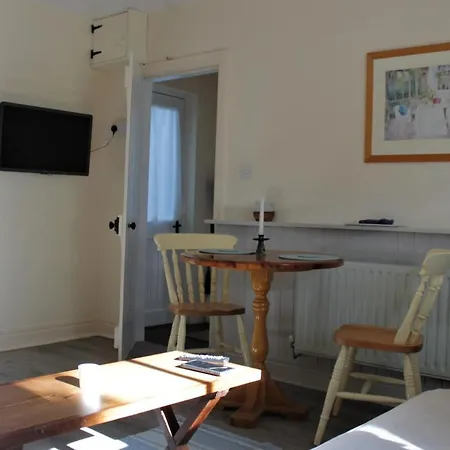 1 Bed Flat - Sleeps 2 - Parking - Wifi * Kenmare