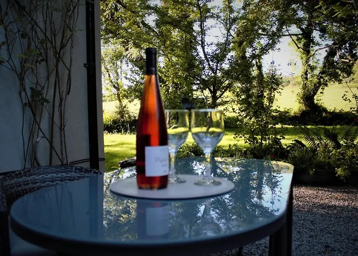 1 Bed Flat - Sleeps 2 - Parking - Wifi דירה קנמארה