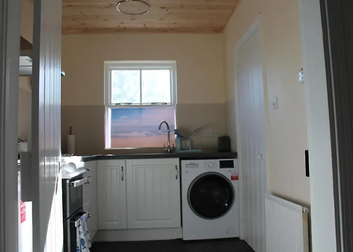 1 Bed Flat - Sleeps 2 - Parking - Wifi דירה קנמארה